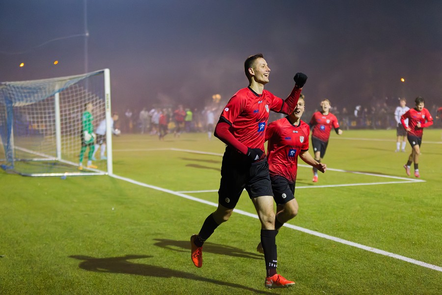 MKS Ciechanów wygrywa po główce obrońcy